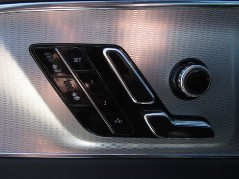 Used 2024 Cadillac Lyriq Tech RWD image 21