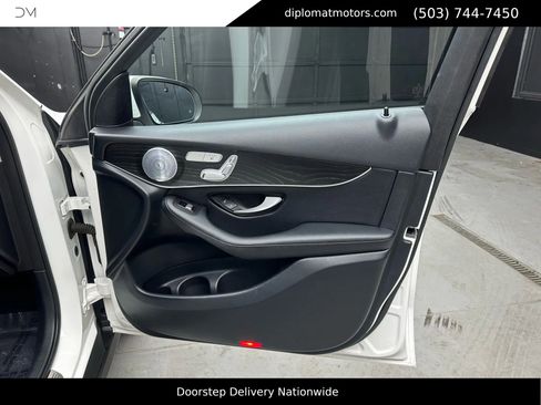 Used 2017 Mercedes-Benz GLC 300 4MATIC image 21