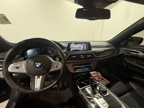 Used 2022 BMW 750i xDrive 750i xDrive w/ Luxury Rear Seating Package image 14
