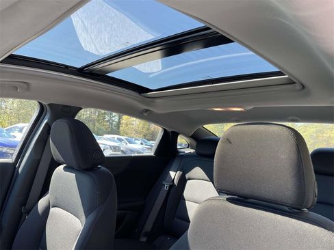 Used 2024 Chevrolet Malibu LT image 17