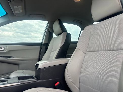 Used 2017 Toyota Camry SE FWD image 38