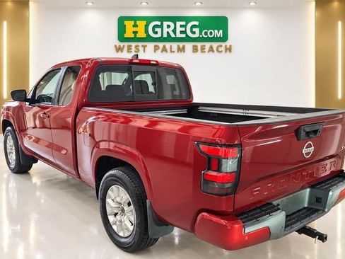 Used 2022 Nissan Frontier SV RWD image 2