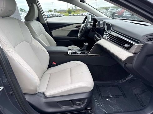 Used 2025 Toyota Camry XLE image 19