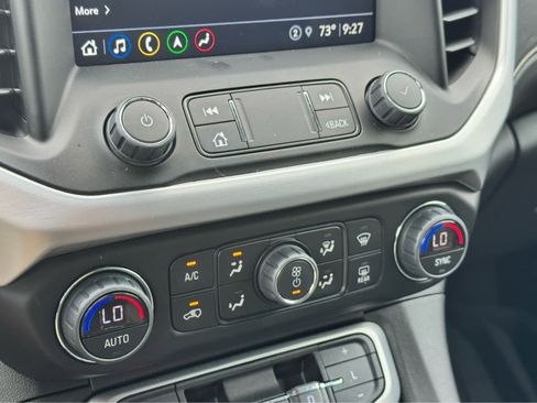 Used 2023 GMC Acadia SLT w/ Preferred Package FWD image 23