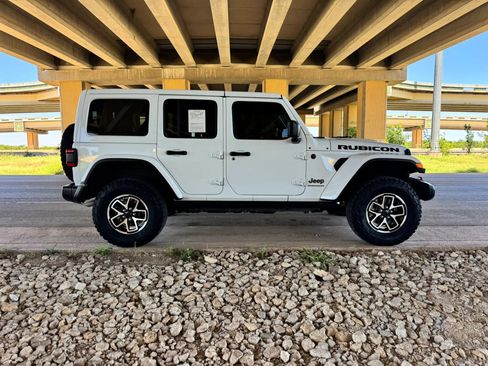 Used 2025 Jeep Wrangler Unlimited Rubicon w/ Convenience Group AWD/4WD image 2
