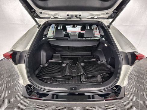 Used 2022 Toyota RAV4 SE image 25