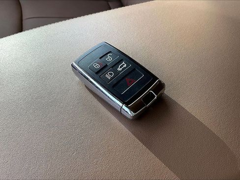 Used 2023 Land Rover Range Rover SE image 10