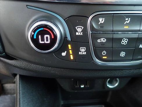 Used 2023 Chevrolet Traverse LT AWD/4WD image 21
