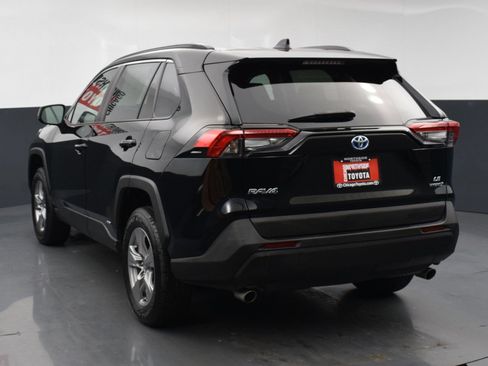 Used 2023 Toyota RAV4 LE AWD/4WD image 3