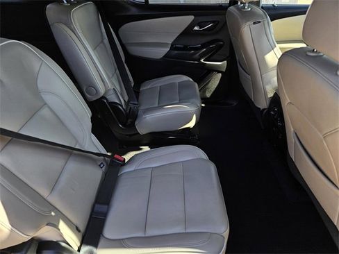 Used 2023 Chevrolet Traverse Premier image 14