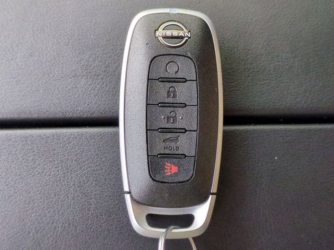 Used 2024 Nissan Rogue Platinum image 34