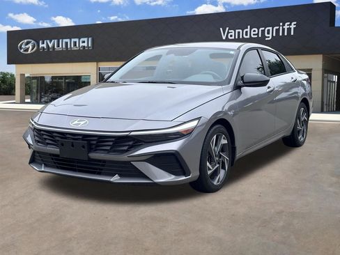 Used 2025 Hyundai Elantra Sport FWD image 6