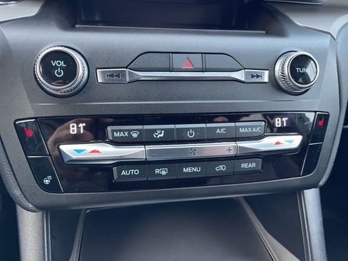 Used 2020 Ford Explorer XLT w/ Equipment Group 202A image 12