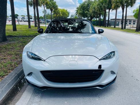 Used 2018 MAZDA MX-5 Miata Club RWD image 8