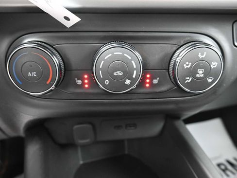 Used 2024 Chevrolet Trax RS image 9