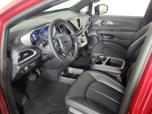 New 2026 Chrysler Pacifica Select image 15
