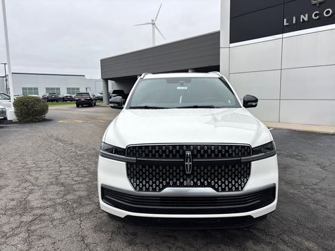 New 2026 Lincoln Navigator Reserve AWD/4WD image 2