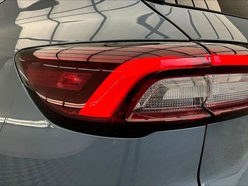 Used 2025 Ford Escape SE image 30