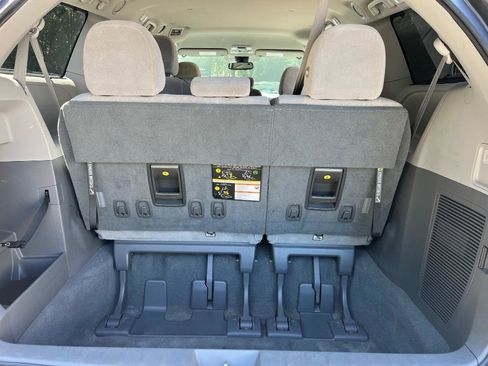 Used 2019 Toyota Sienna LE FWD image 25