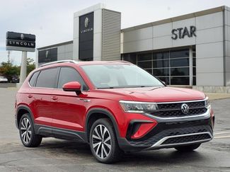 Used 2023 Volkswagen Taos SE image 1