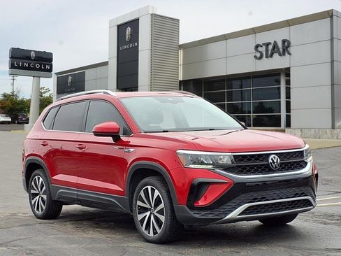 Used 2023 Volkswagen Taos SE image 1
