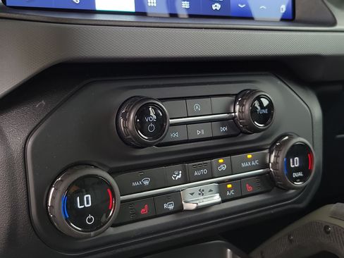 Used 2024 Ford Bronco Everglades AWD/4WD image 10