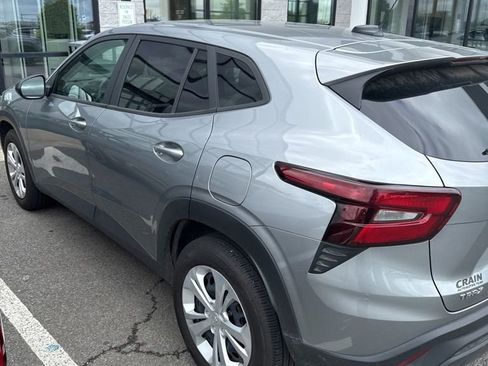 Used 2025 Chevrolet Trax LS FWD image 2