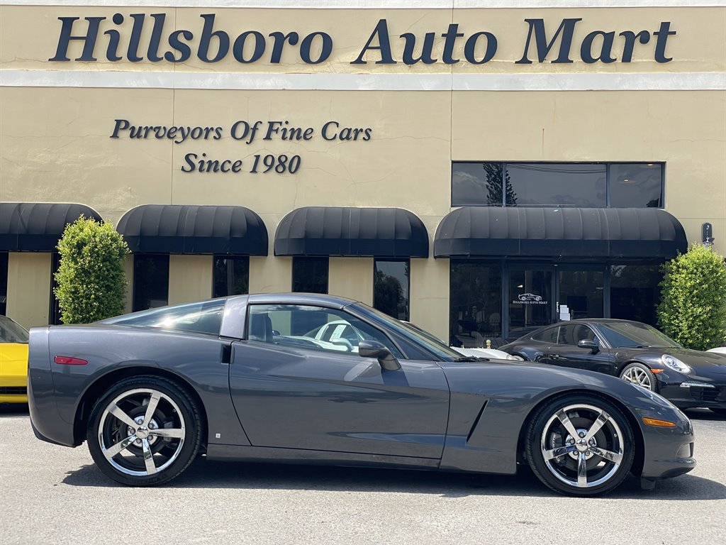 Used 2009 Chevrolet Corvette Coupe w/ Preferred Equipment Group RWD image 4