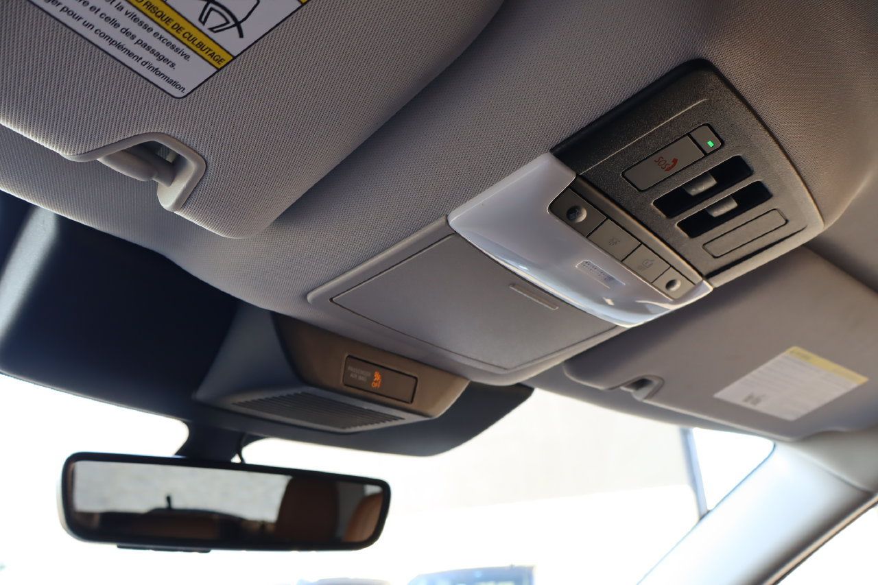 Used 2025 Nissan Pathfinder Platinum w/ Black Appearance Package FWD image 30