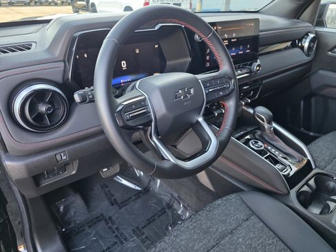 Used 2024 Chevrolet Colorado Z71 w/ Z71 Convenience Package 2 image 25