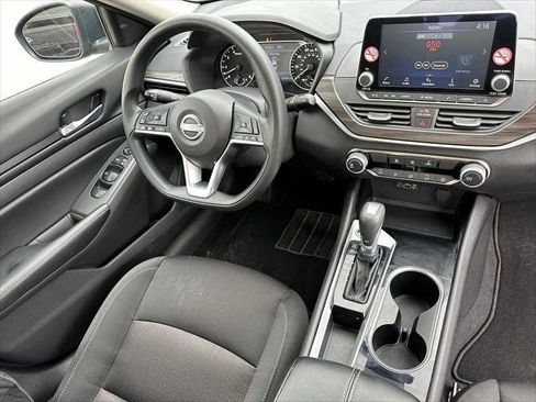 Used 2024 Nissan Altima 2.5 SV image 11