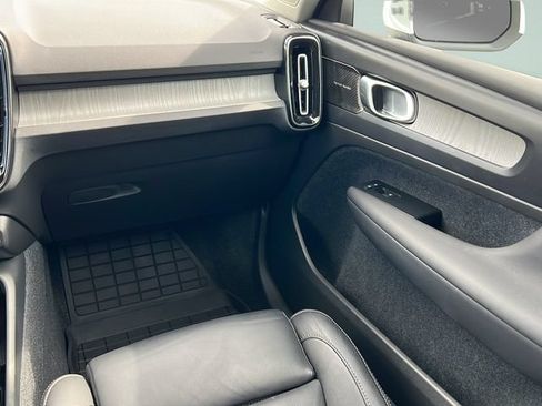 Certified 2023 Volvo XC40 B4 Ultimate w/ Protection Package Premier FWD image 12