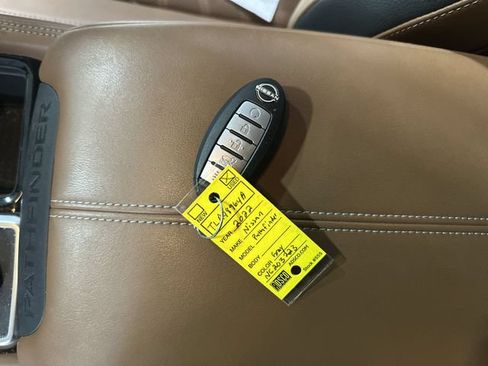 Used 2022 Nissan Pathfinder Platinum w/ Cargo Package AWD/4WD image 33