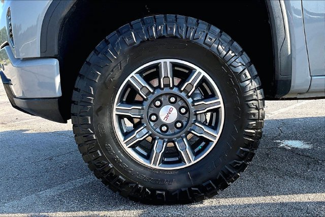 Used 2024 GMC Sierra 1500 AT4 w/ Technology Package AWD/4WD image 35