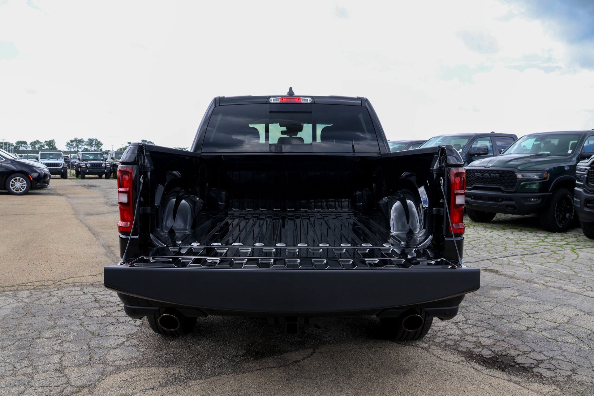 New 2026 RAM 1500 Express AWD/4WD image 39