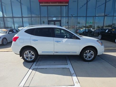 Used 2015 Nissan Rogue S w/ Convenience Package image 3