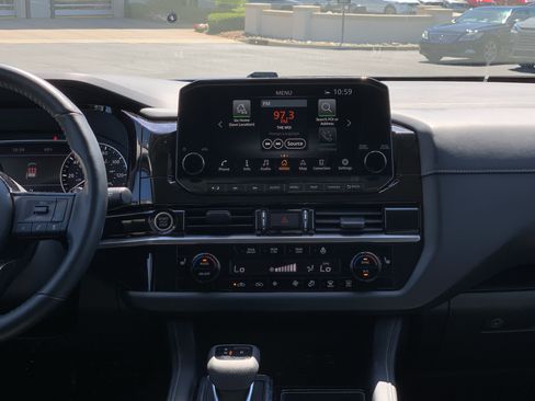 Used 2022 Nissan Pathfinder SL w/ Lighting Package (N92) AWD/4WD image 31