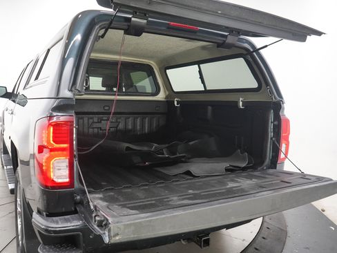Used 2018 Chevrolet Silverado 1500 High Country AWD/4WD image 9