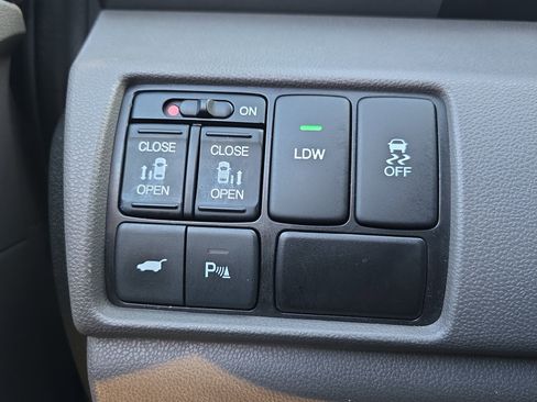 Used 2015 Honda Odyssey Touring image 25