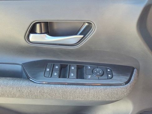 New 2026 Nissan Kicks SV w/ Charging Package FWD image 29