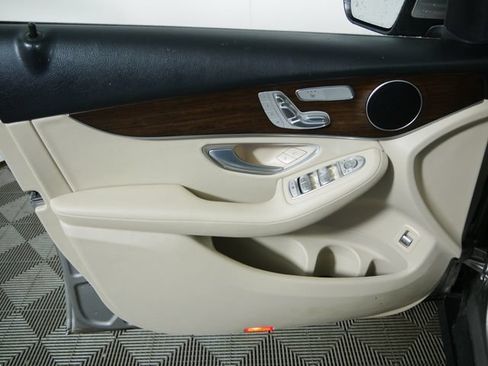 Used 2022 Mercedes-Benz GLC 300 4MATIC image 19