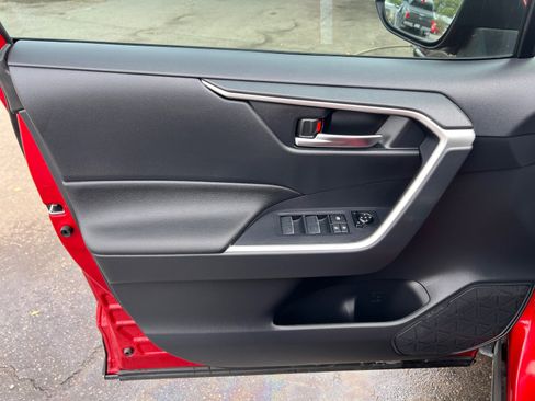 Used 2022 Toyota RAV4 SE image 19