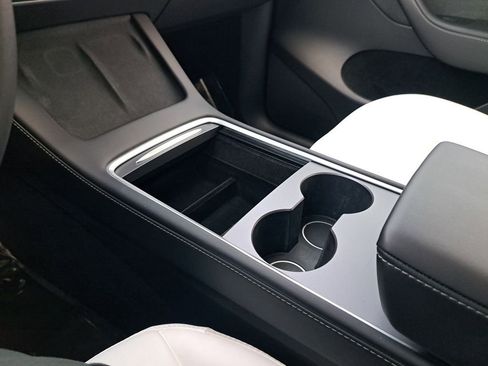 Used 2023 Tesla Model Y Long Range image 28