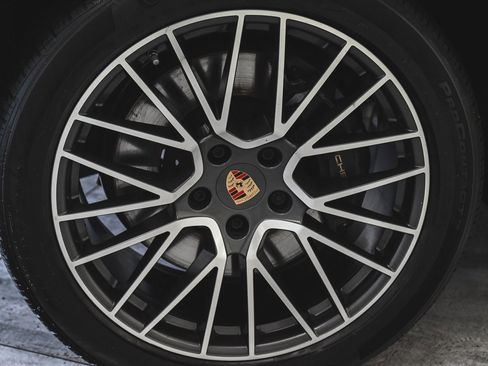 Used 2023 Porsche Cayenne image 7