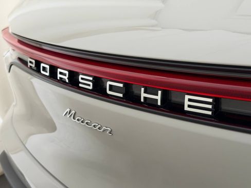 Certified 2026 Porsche Macan AWD/4WD image 26