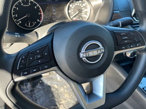 Used 2025 Nissan Altima 2.5 SV image 25