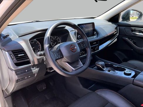 Used 2025 Nissan Rogue SV AWD/4WD image 17