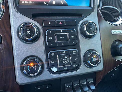 Used 2015 Ford F250 Lariat w/ Lariat Interior Package image 41