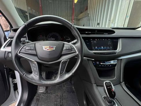 Used 2019 Cadillac XT5 Premium Luxury w/ Driver Assist Package AWD/4WD image 17