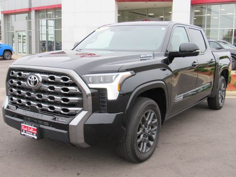 Used 2025 Toyota Tundra Platinum AWD/4WD image 2